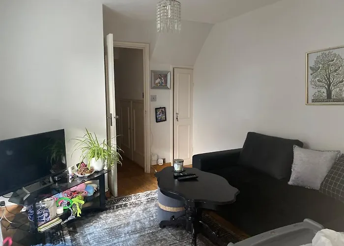 A Lovely Guest Room In West London