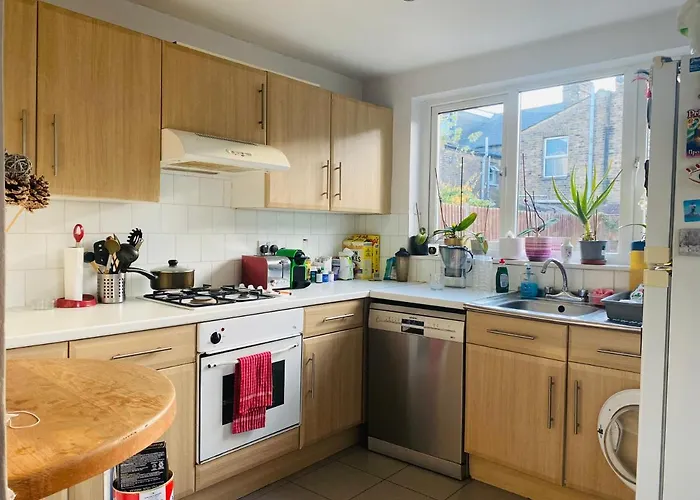 A Lovely Guest Room In West London